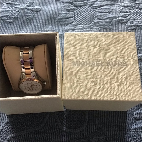 Michael Kors Watch - Picture 5 of 6